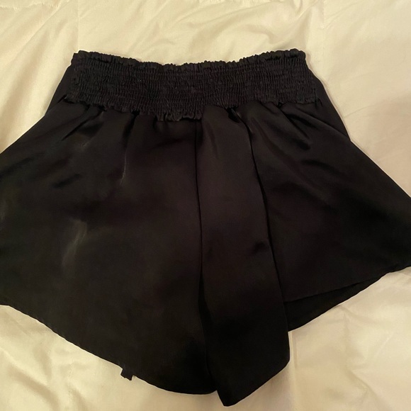 Cute black shorts - Picture 3 of 3